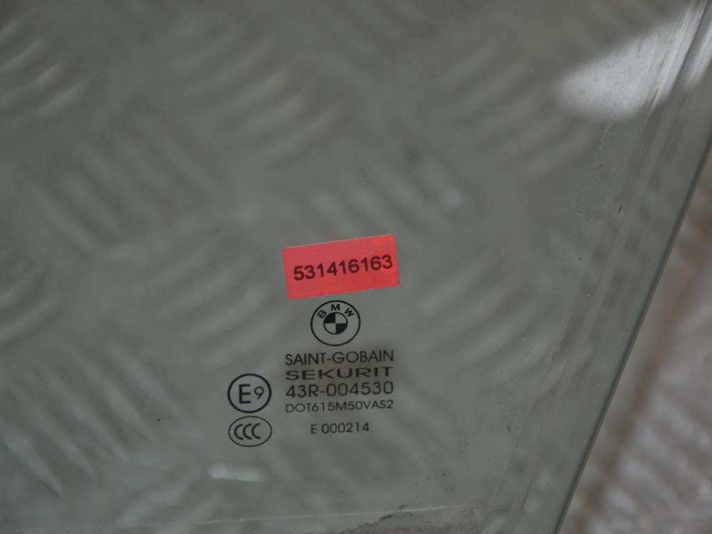 Стекло двери передней левой