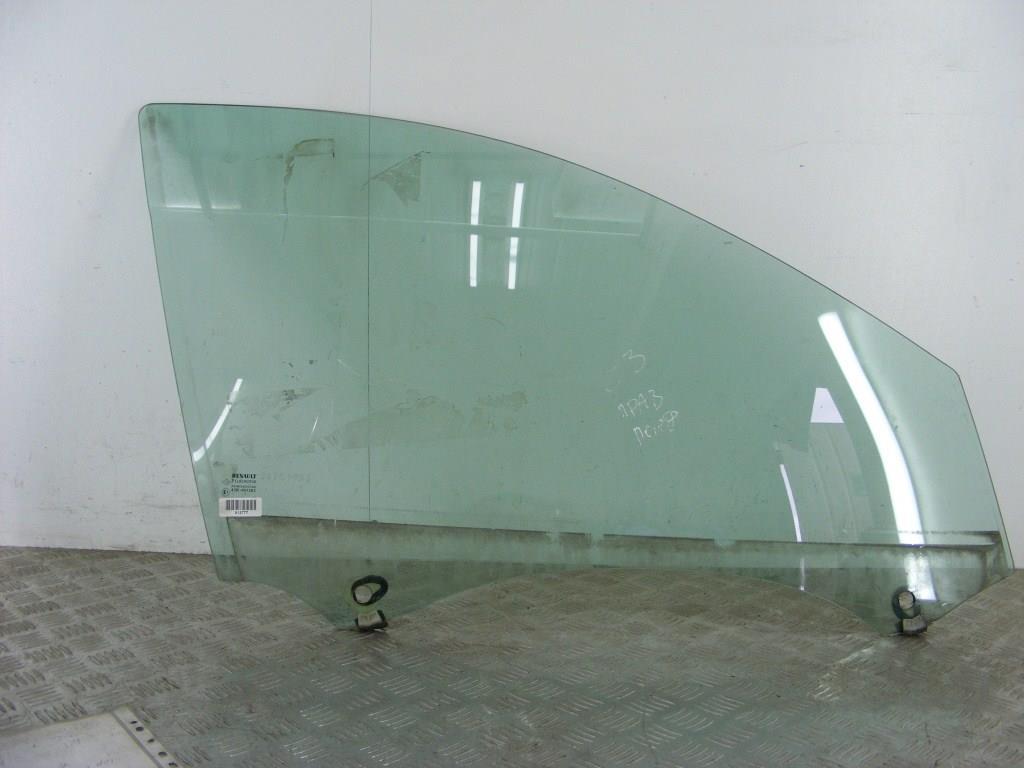 Стекло двери передней правой