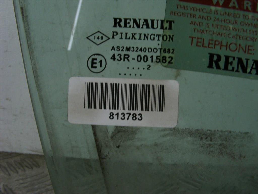 Стекло двери передней правой