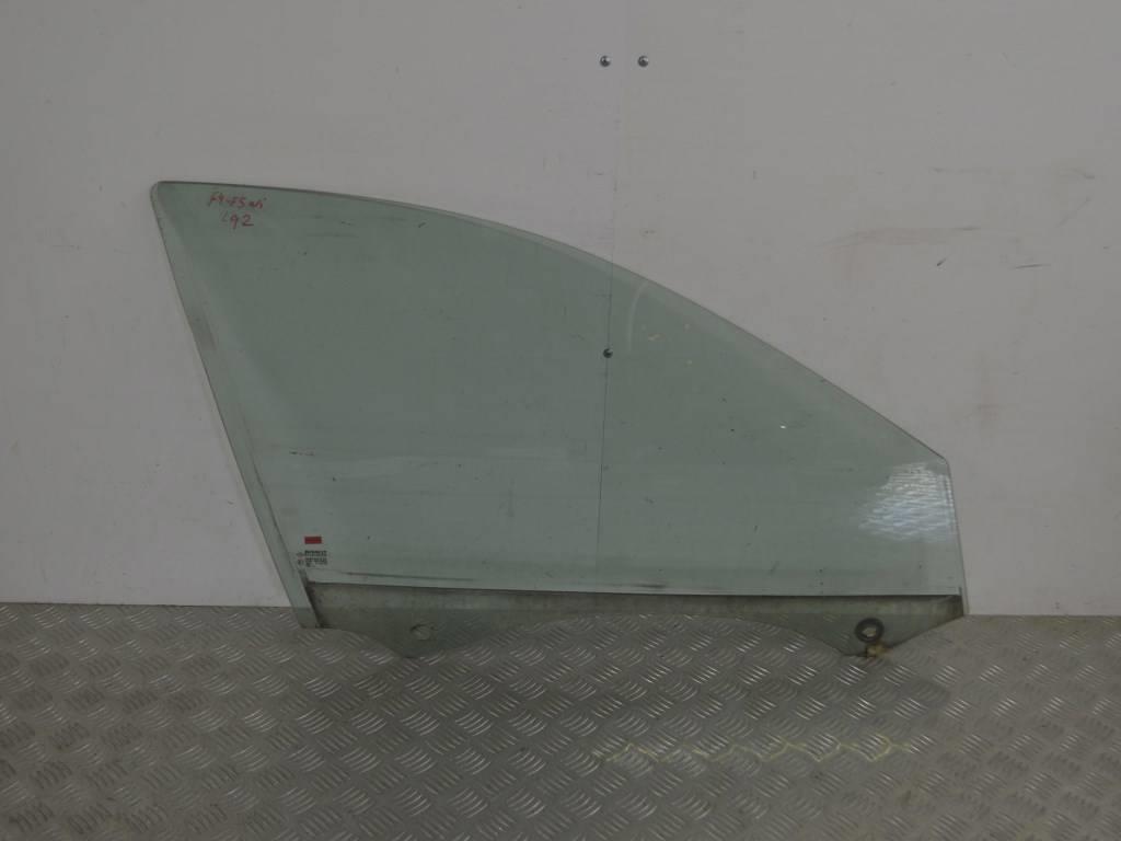 Стекло двери передней правой