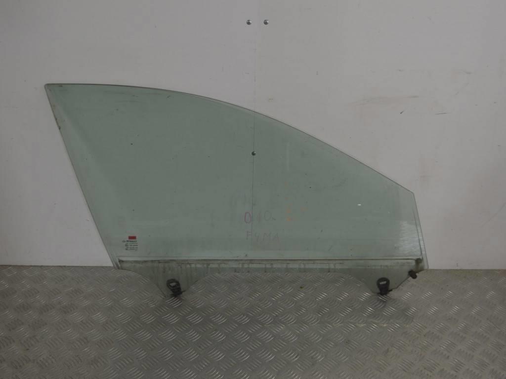 Стекло двери передней правой