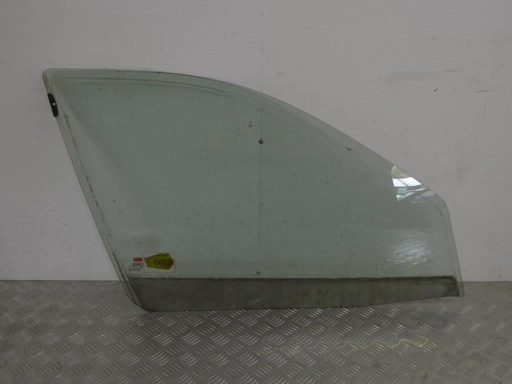 Стекло двери передней правой