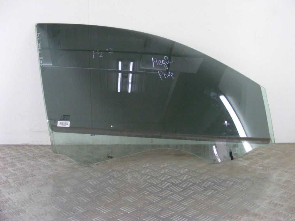 Стекло двери передней правой