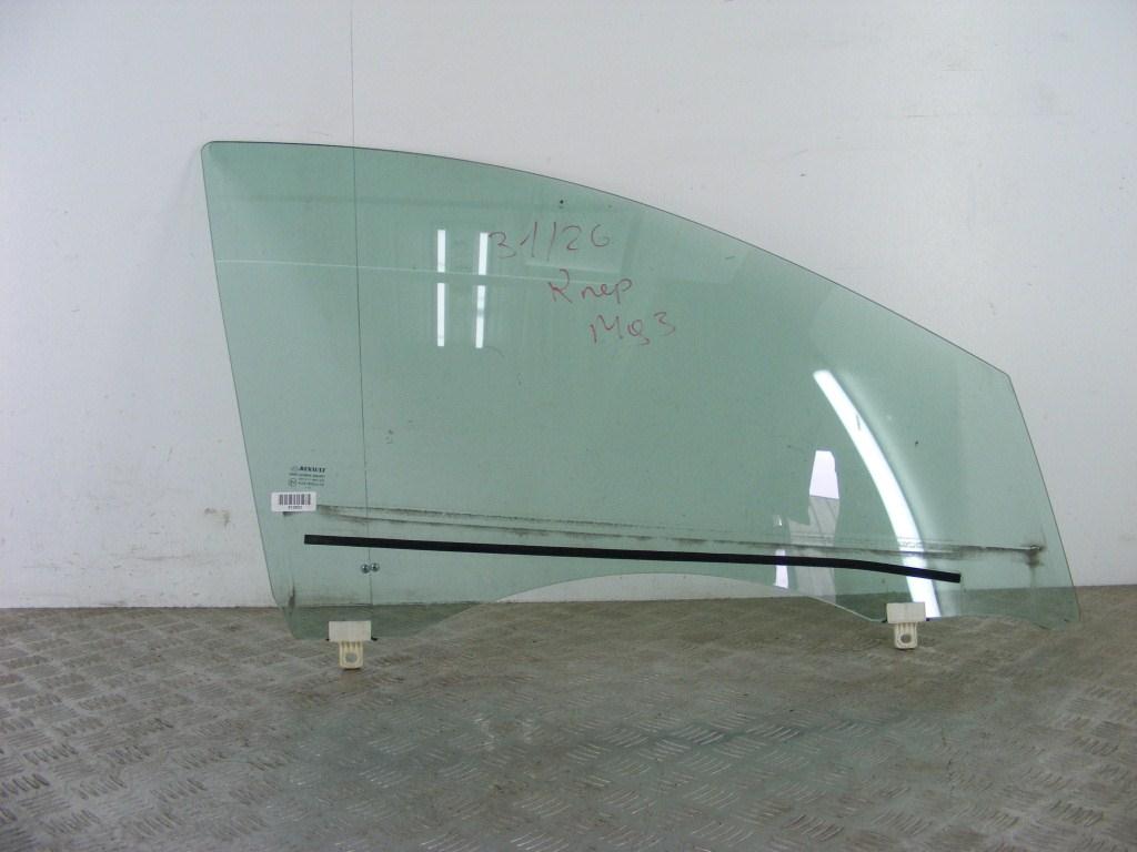 Стекло двери передней правой