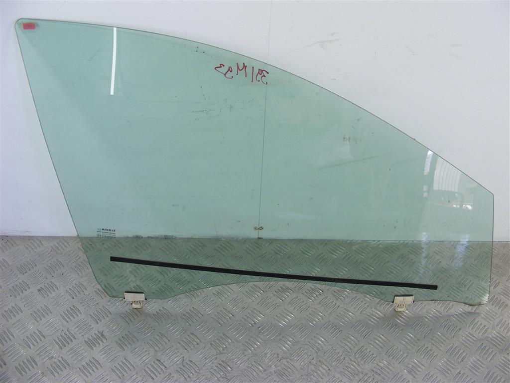 Стекло двери передней правой