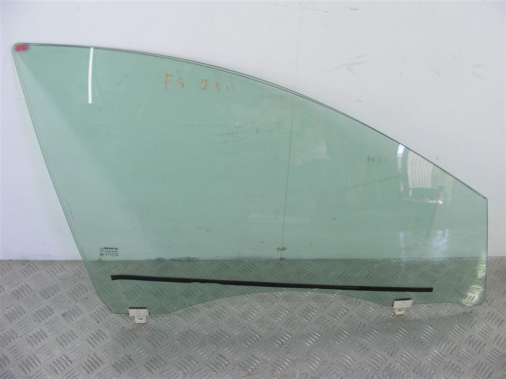 Стекло двери передней правой