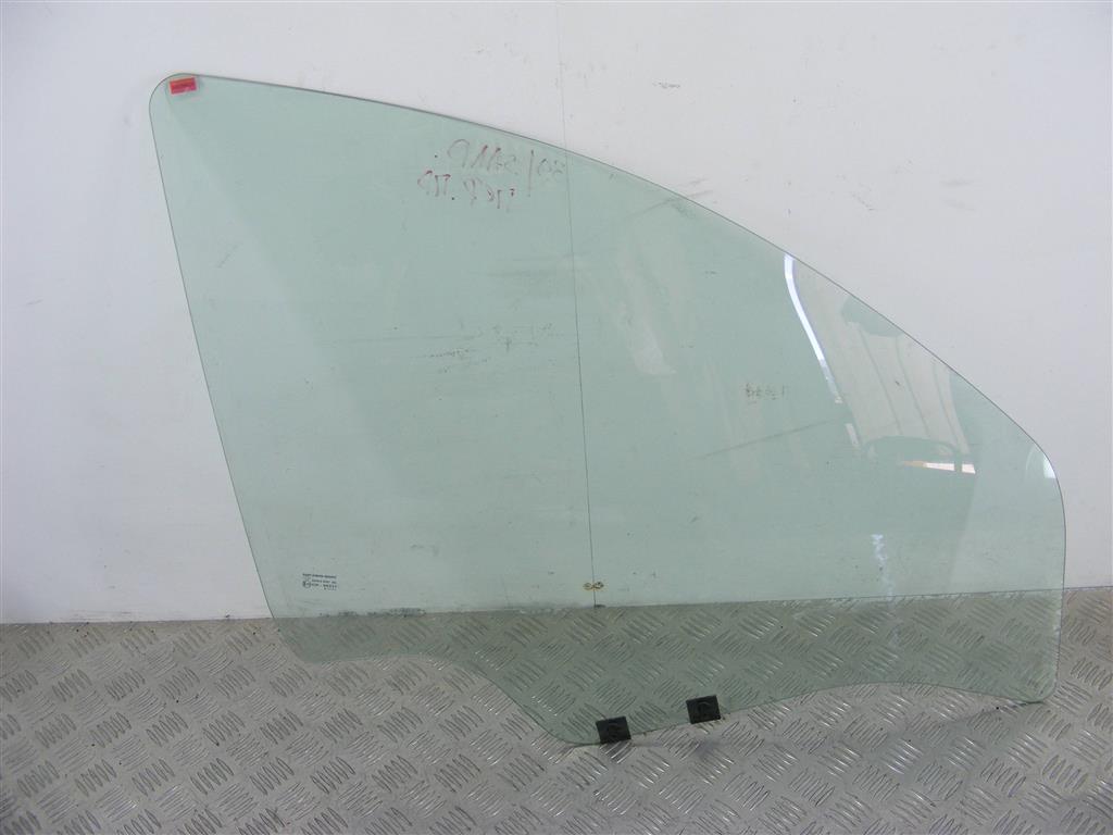 Стекло двери передней правой Renault Sandero 1 (2009-2014)