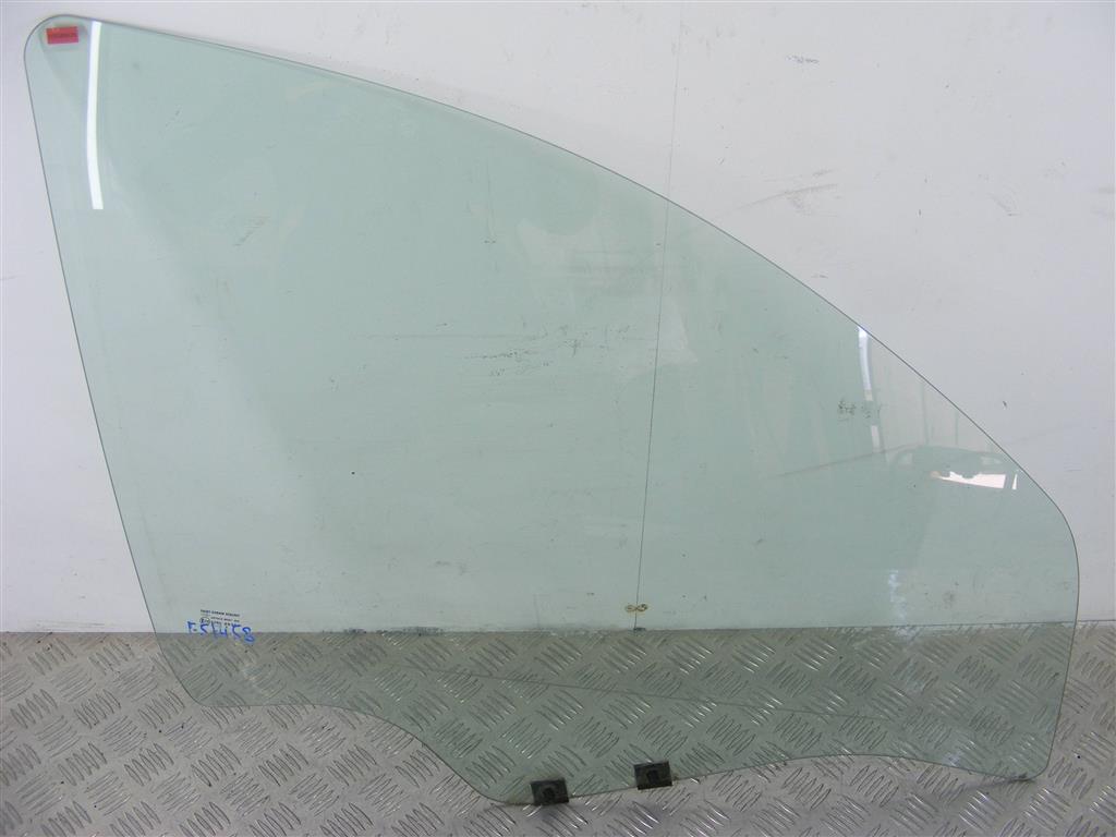 Стекло двери передней правой Renault Sandero 1 (2009-2014)