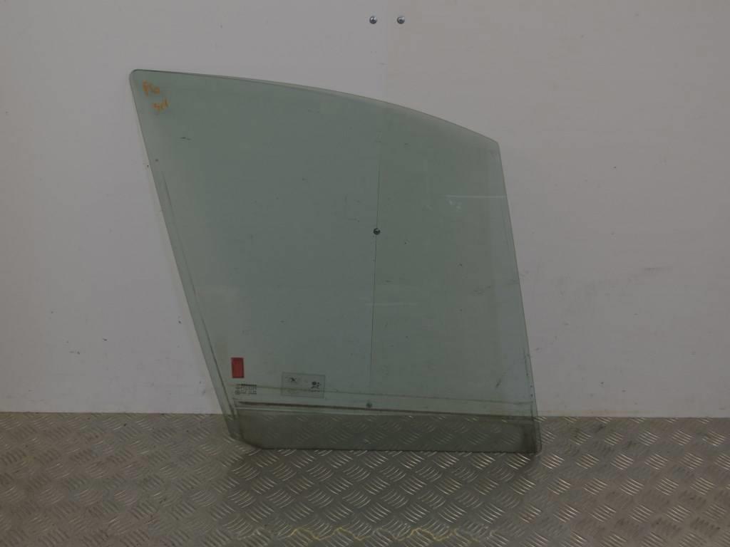 Стекло двери передней правой Renault Scenic 1 (1996-2003)