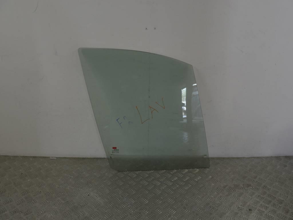 Стекло двери передней правой