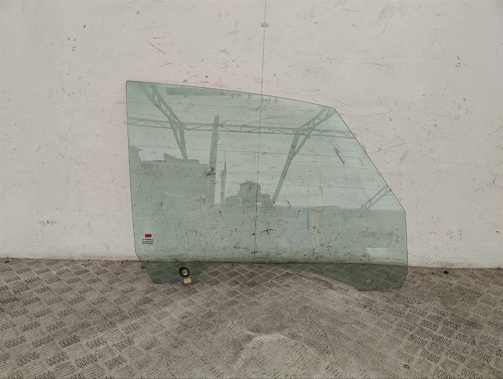 Стекло двери передней правой