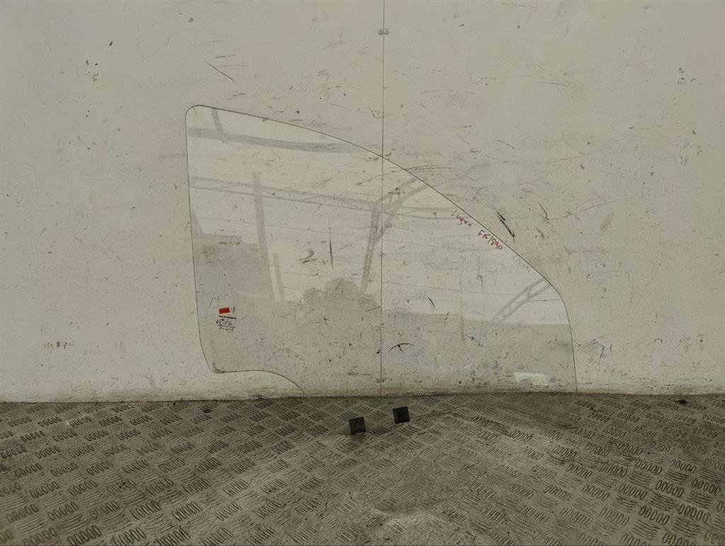 Стекло двери передней правой