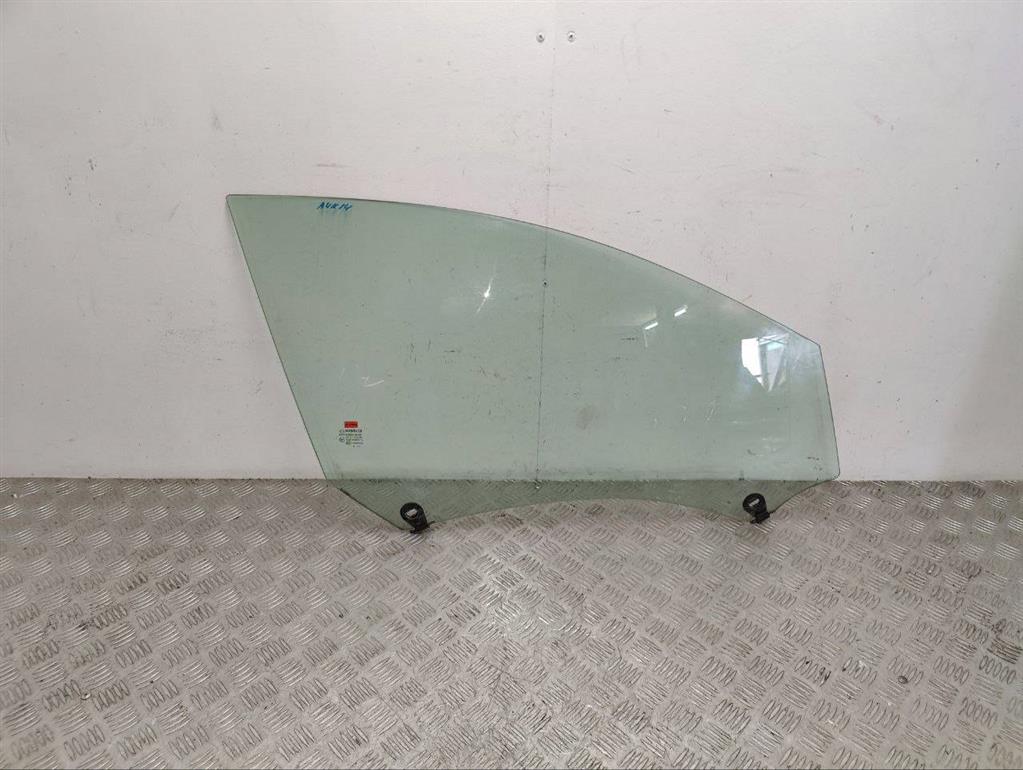 Стекло двери передней правой