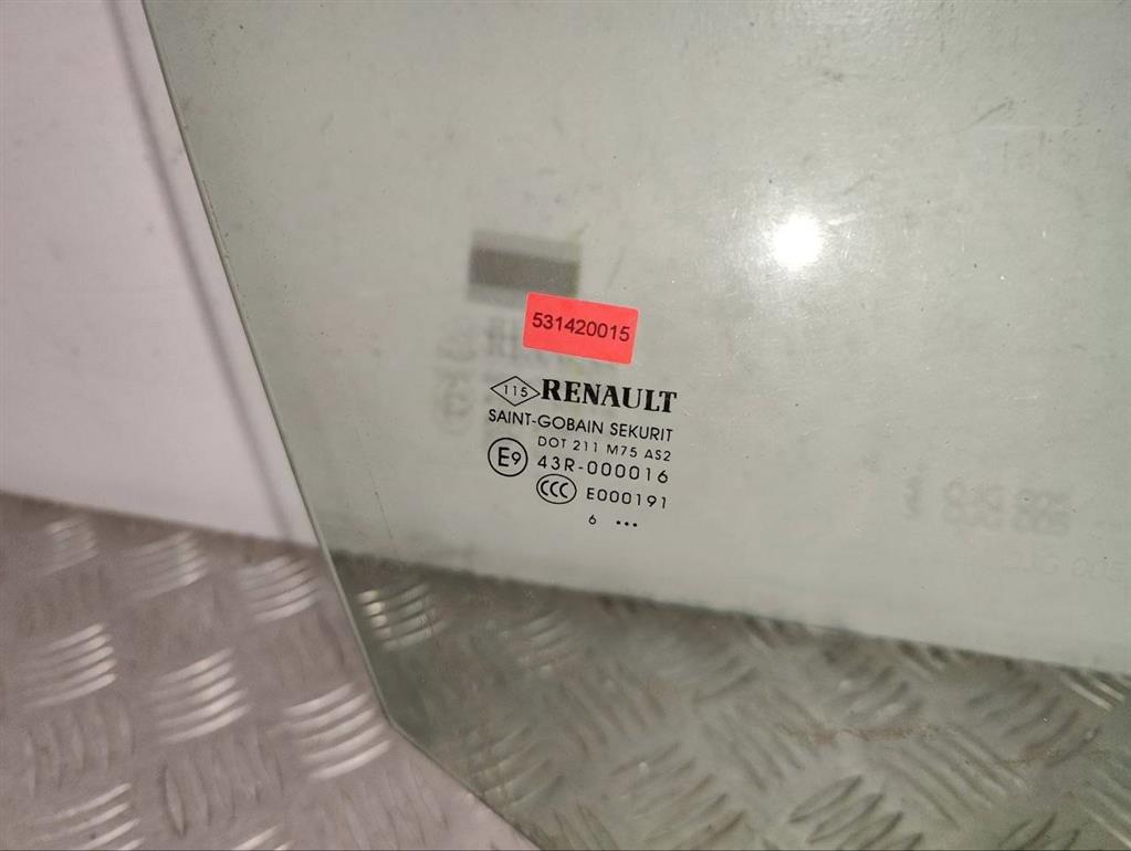 Стекло двери передней правой