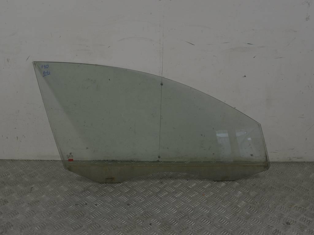 Стекло двери передней правой