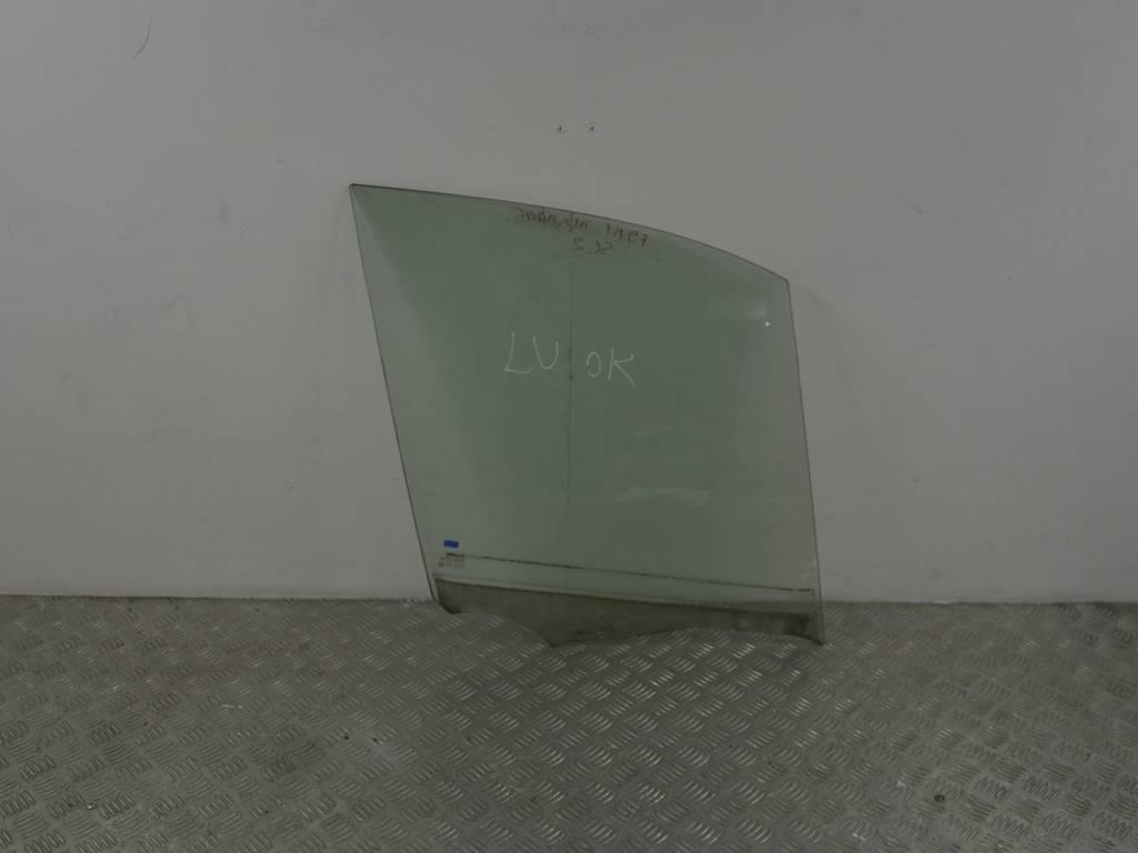 Стекло двери передней правой