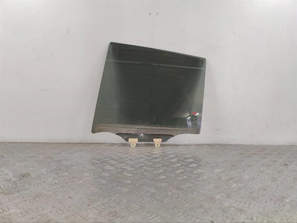 Стекло двери задней левой