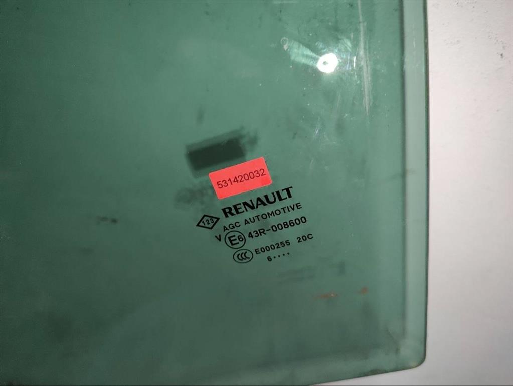 Стекло двери задней левой