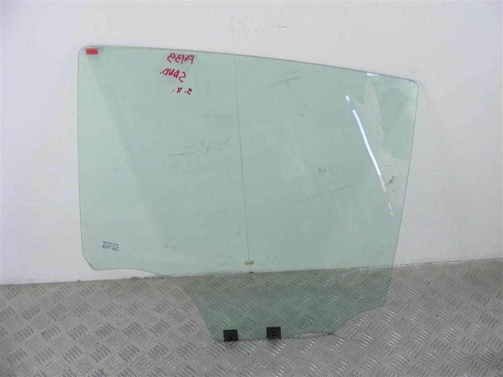 Стекло двери задней правой