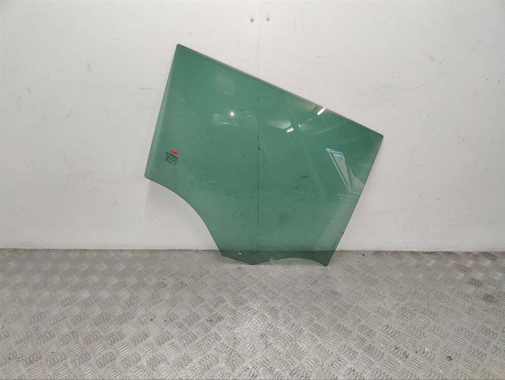 Стекло двери задней правой