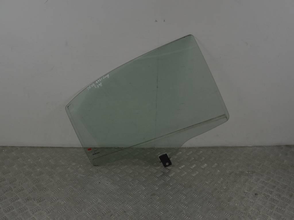 Стекло двери задней правой
