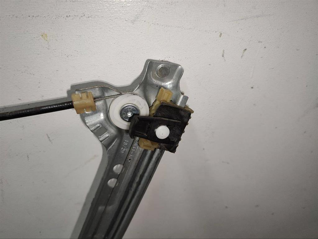 Стеклоподъемник электрический передний левый