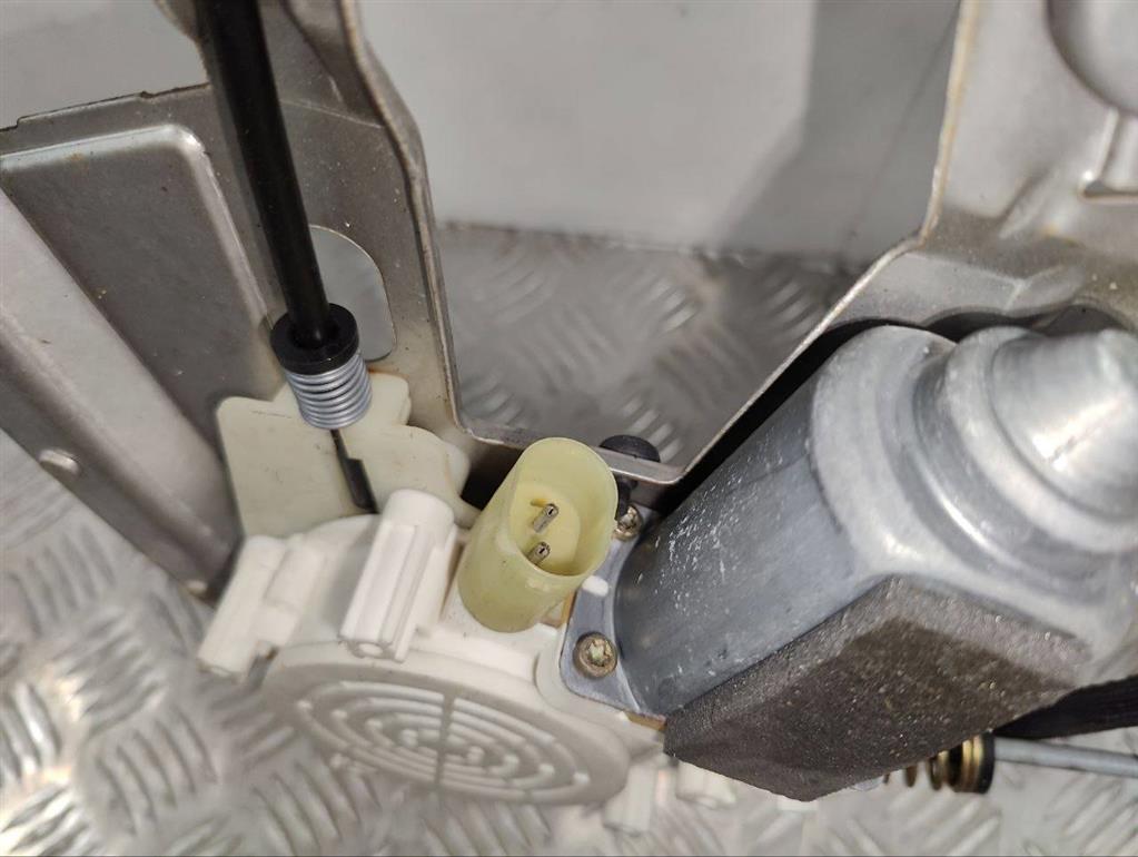 Стеклоподъемник электрический передний правый