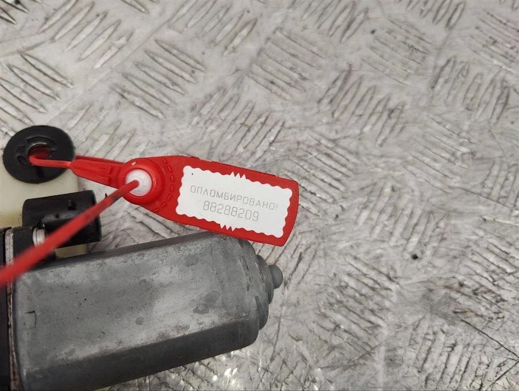 Стеклоподъемник электрический передний правый