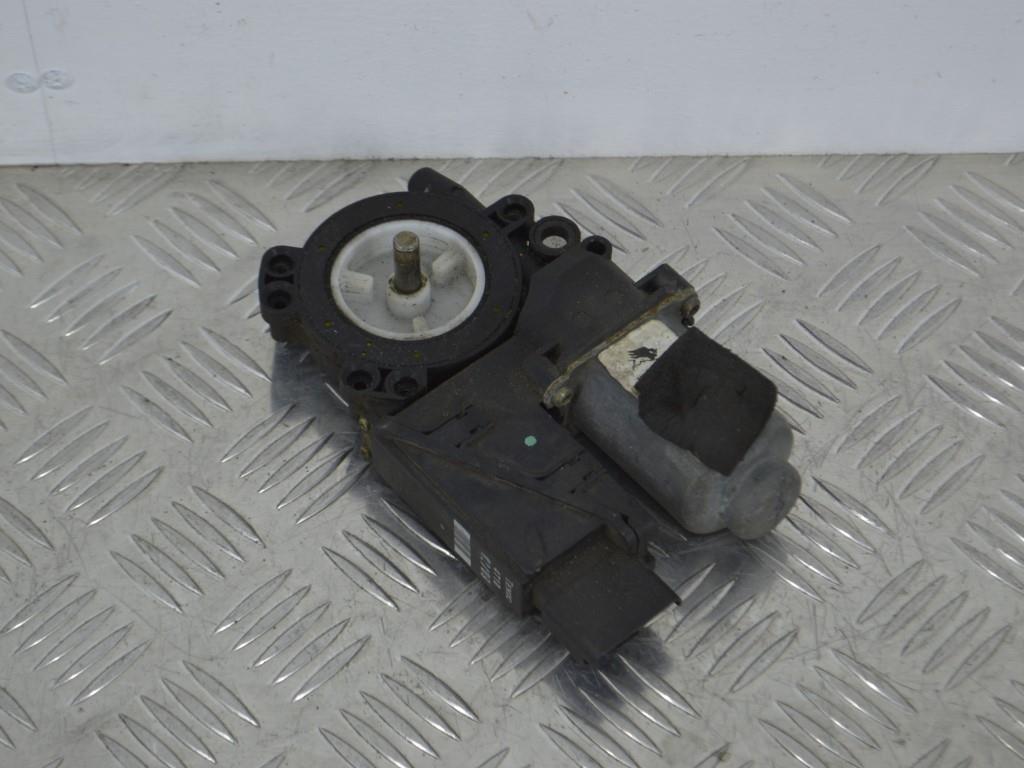 Стеклоподъемник электрический задний левый