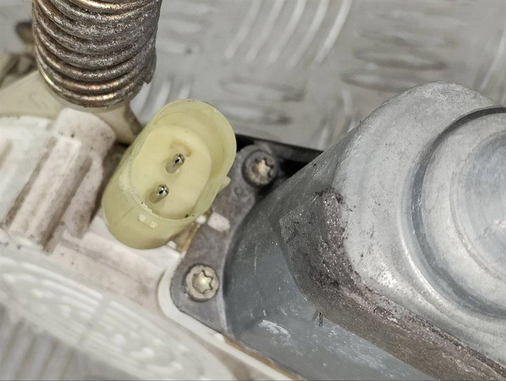 Стеклоподъемник электрический задний левый