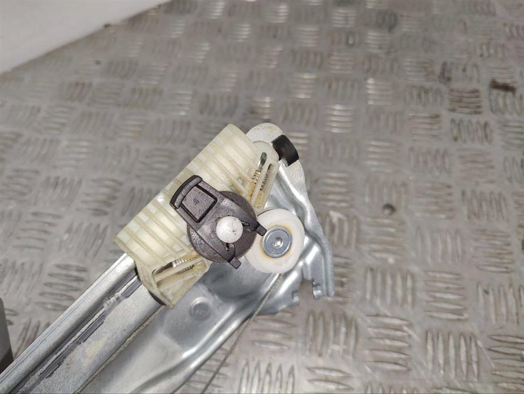 Стеклоподъемник электрический задний правый