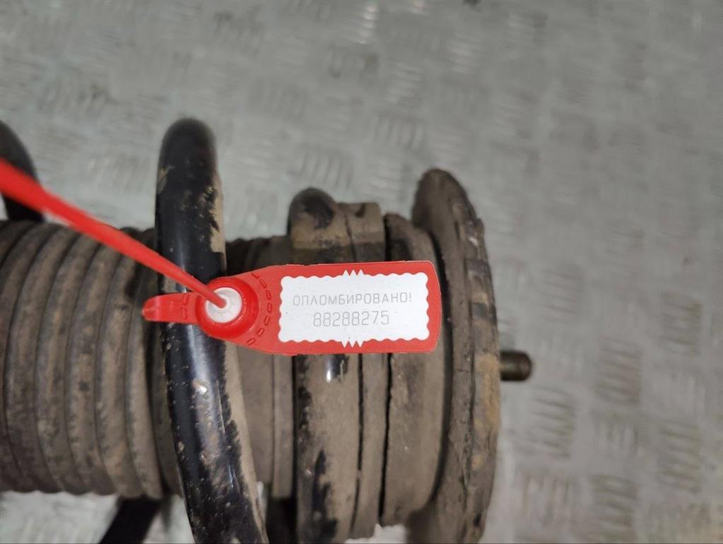 Стойка передняя левая