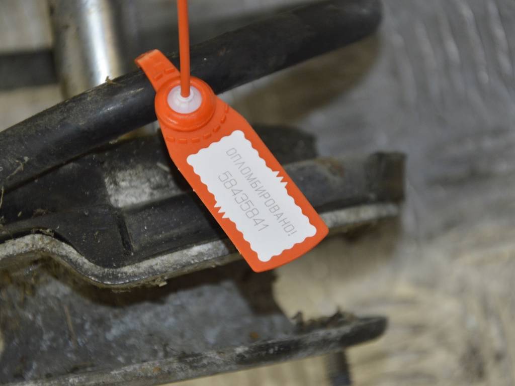 Стойка передняя левая