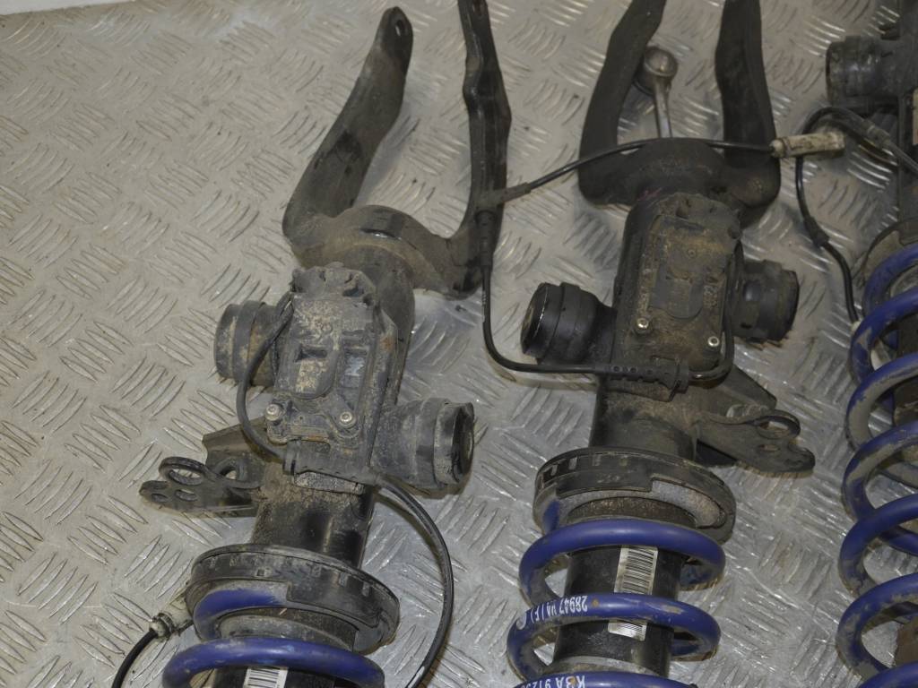 Стойка передняя левая