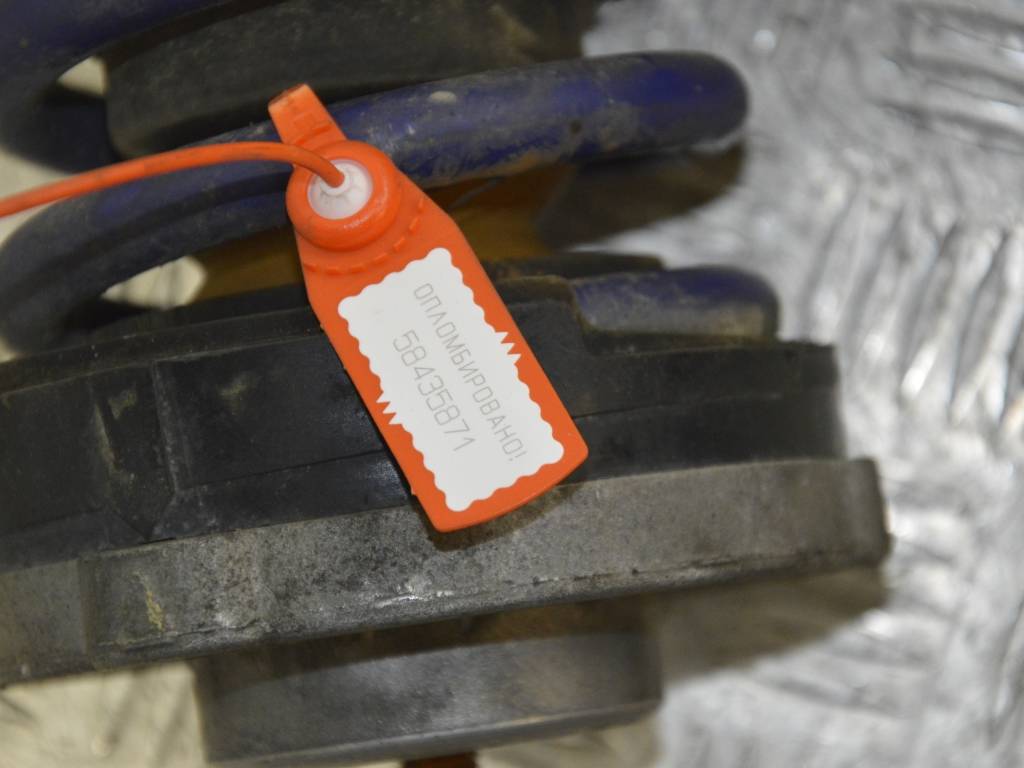 Стойка передняя левая