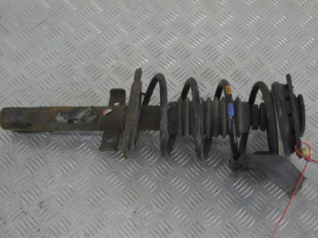 Стойка передняя правая Renault Megane 2 (2002-2008) 8200335187