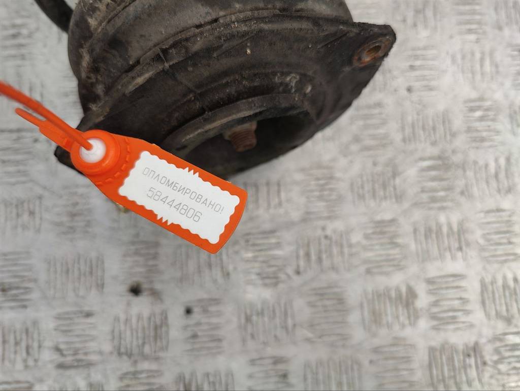 Стойка передняя правая