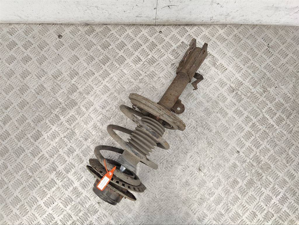 Стойка передняя правая