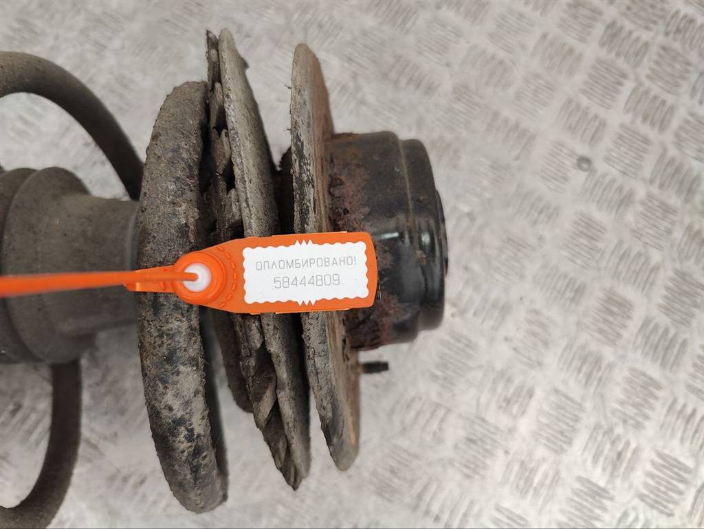 Стойка передняя правая