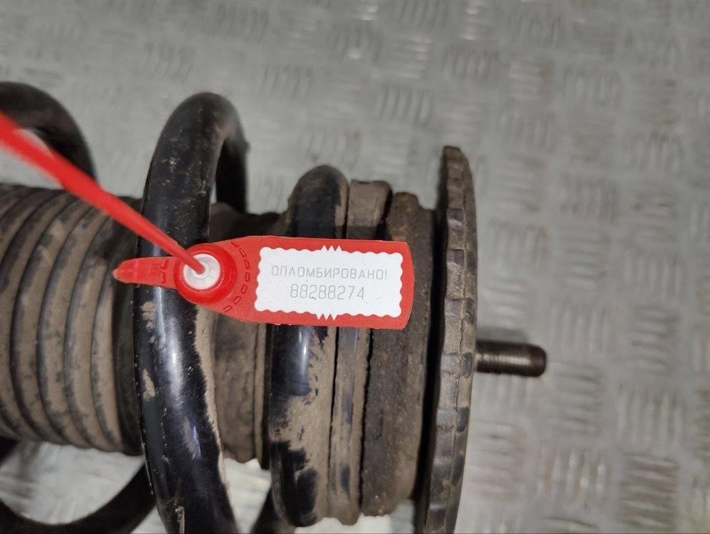 Стойка передняя правая