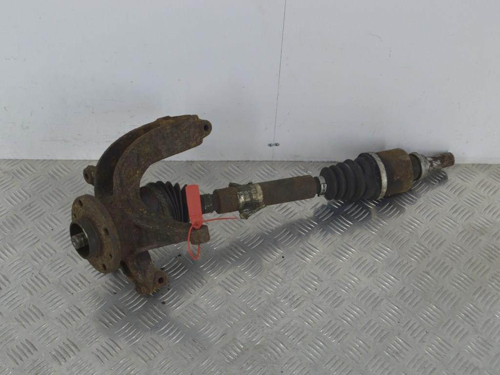 Ступица передняя левая