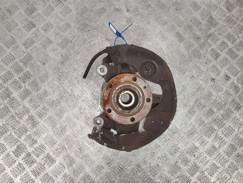 Ступица передняя левая