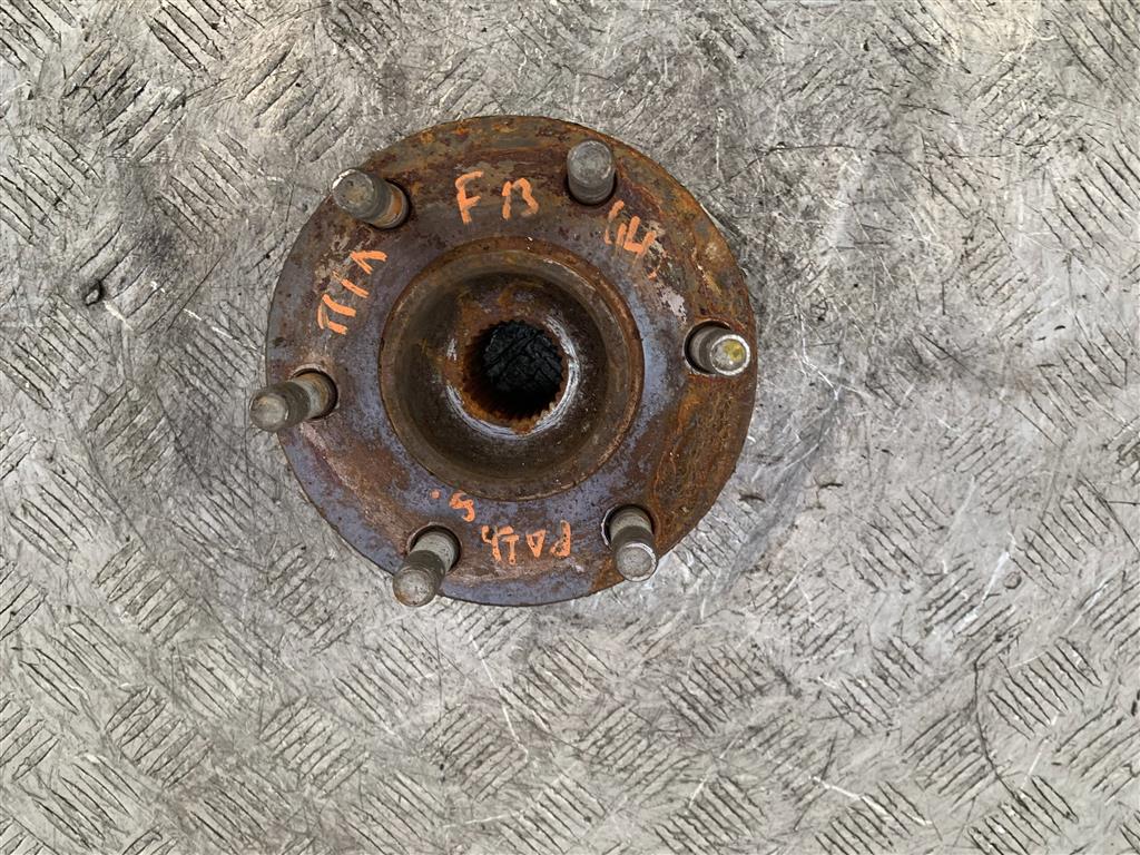 Ступица передняя левая