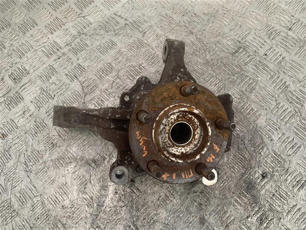 Ступица передняя левая