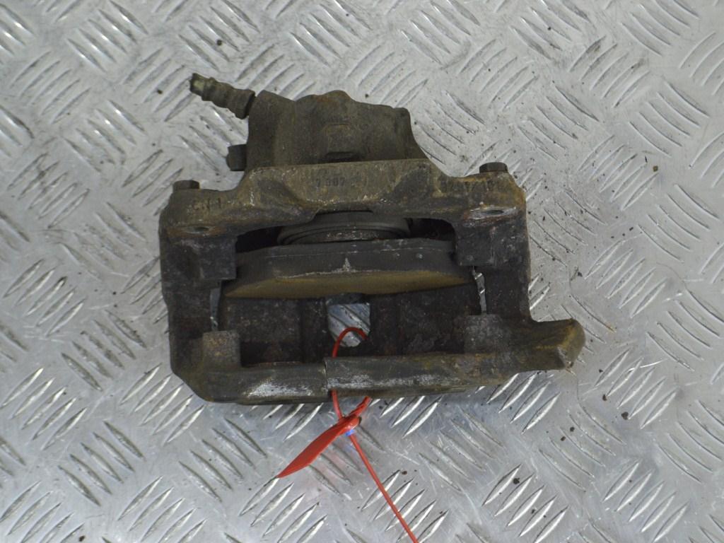 Суппорт передний левый Renault Safrane (1992-2000)