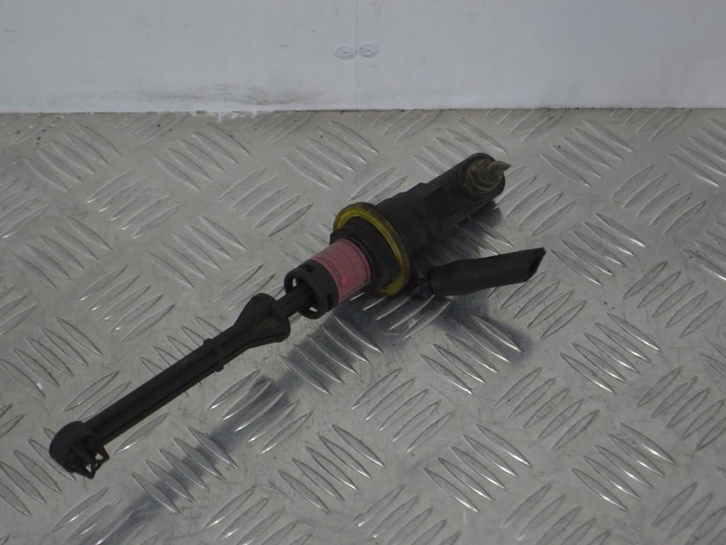 Цилиндр сцепления главный