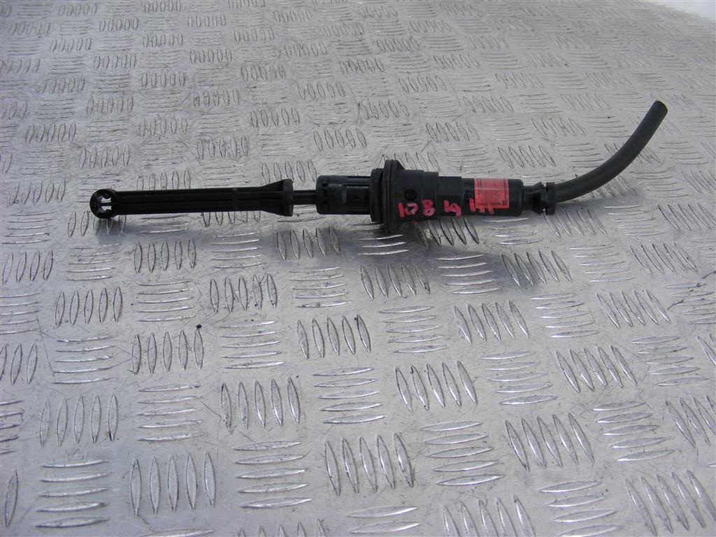 Цилиндр сцепления главный