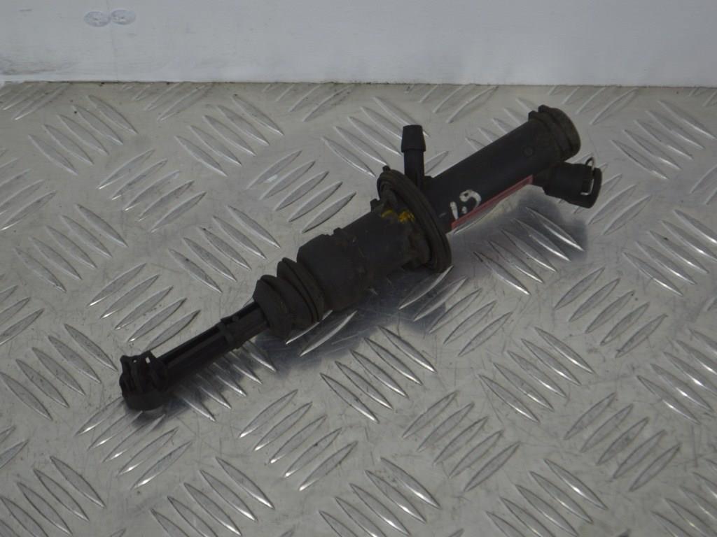Цилиндр сцепления главный Renault Scenic 2 (2003-2009) 8200151771