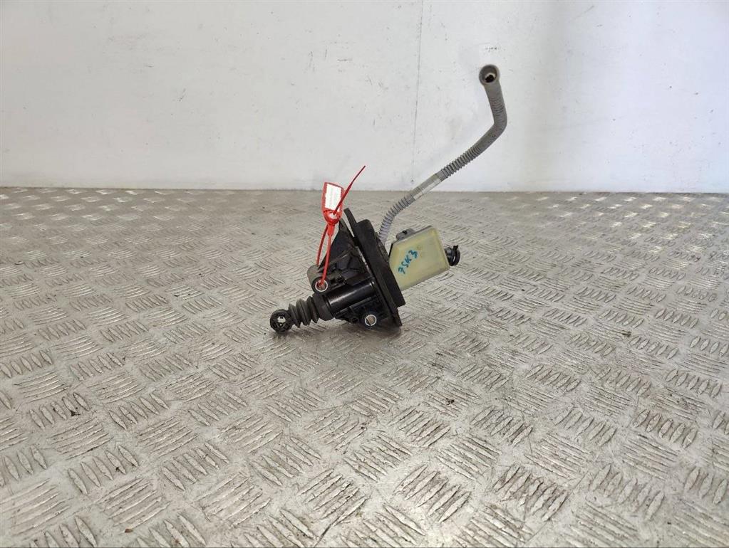 Цилиндр сцепления главный