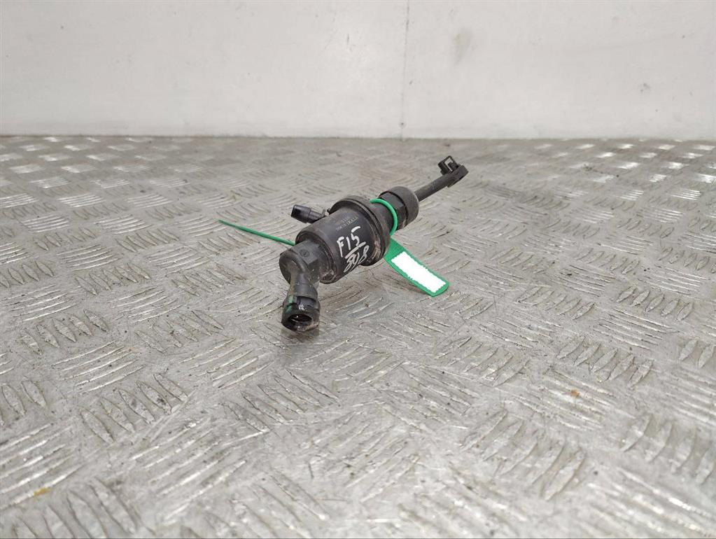 Цилиндр сцепления главный